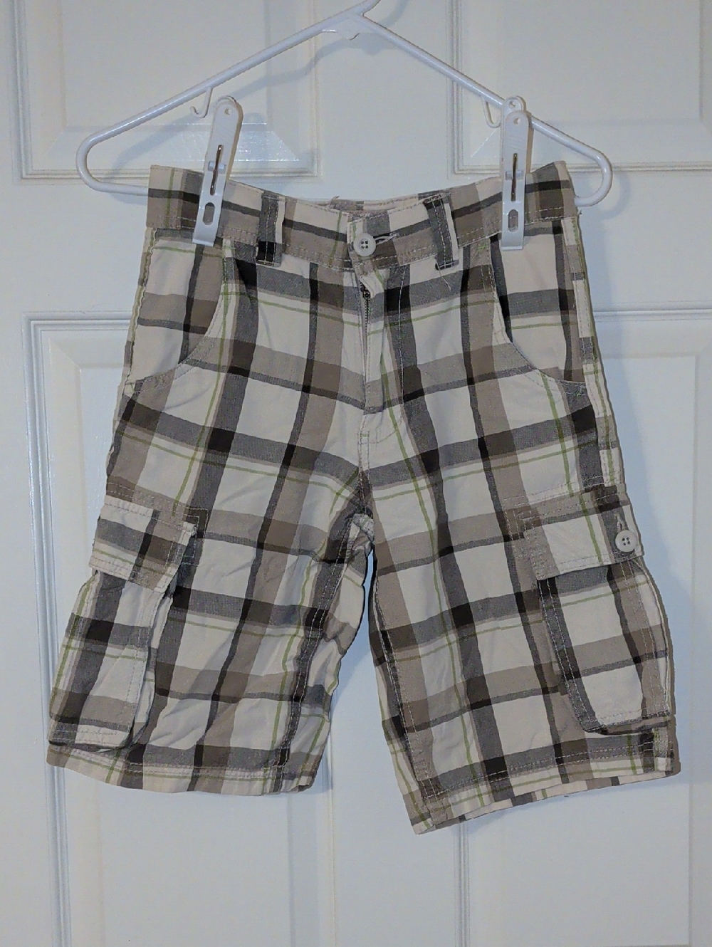 Arizona Jean Company Plaid Cargo Shorts in Beige, Gray and Olive